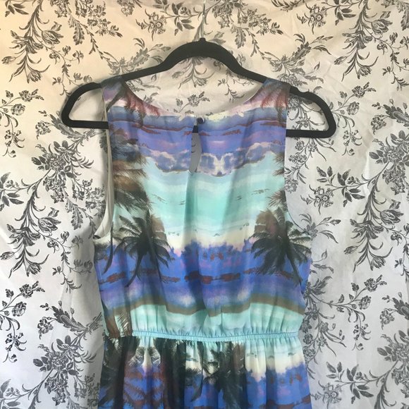 FOREVER 21 / Palm Tree Island Print Maxi Dress - Picture 5 of 7